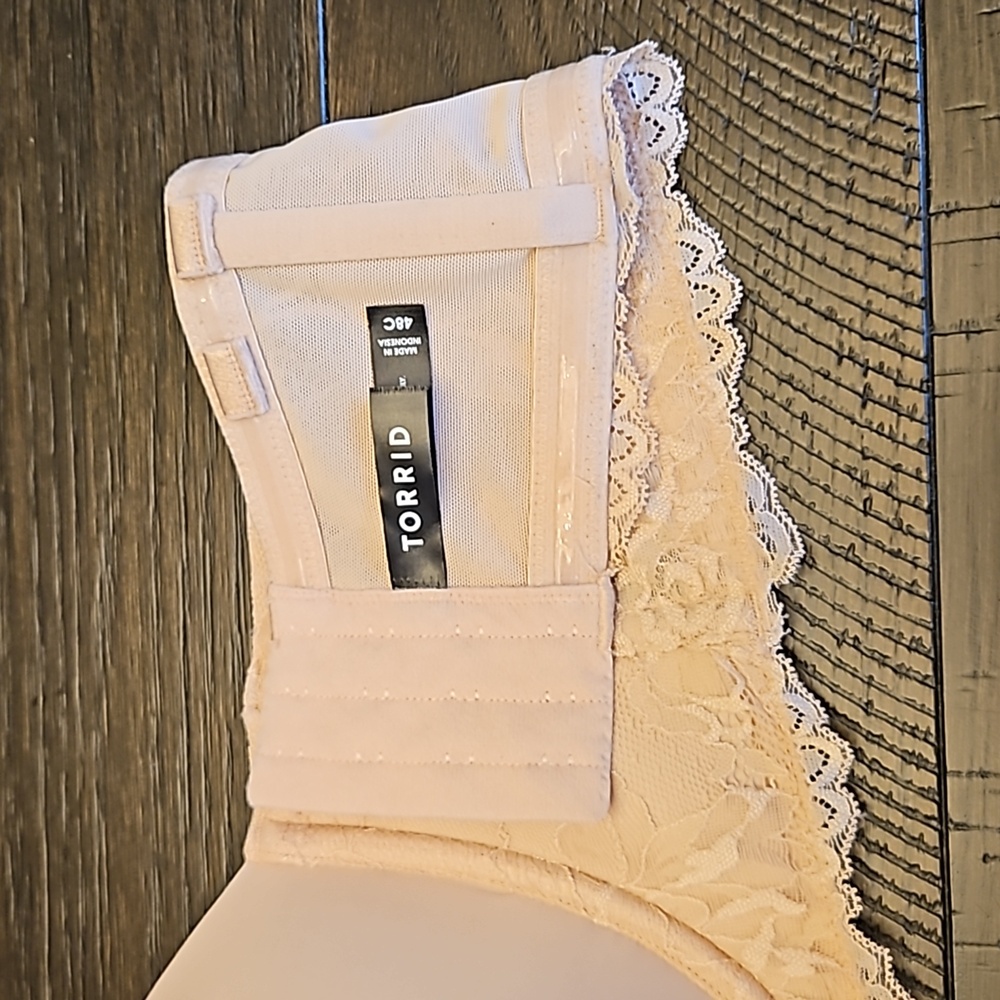 Torrid 48C Strapless bra w/ straps - Picture 3 of 3
